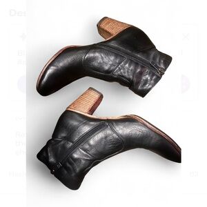 Vintage Alberto Fermani Black Leather Ankle Booties